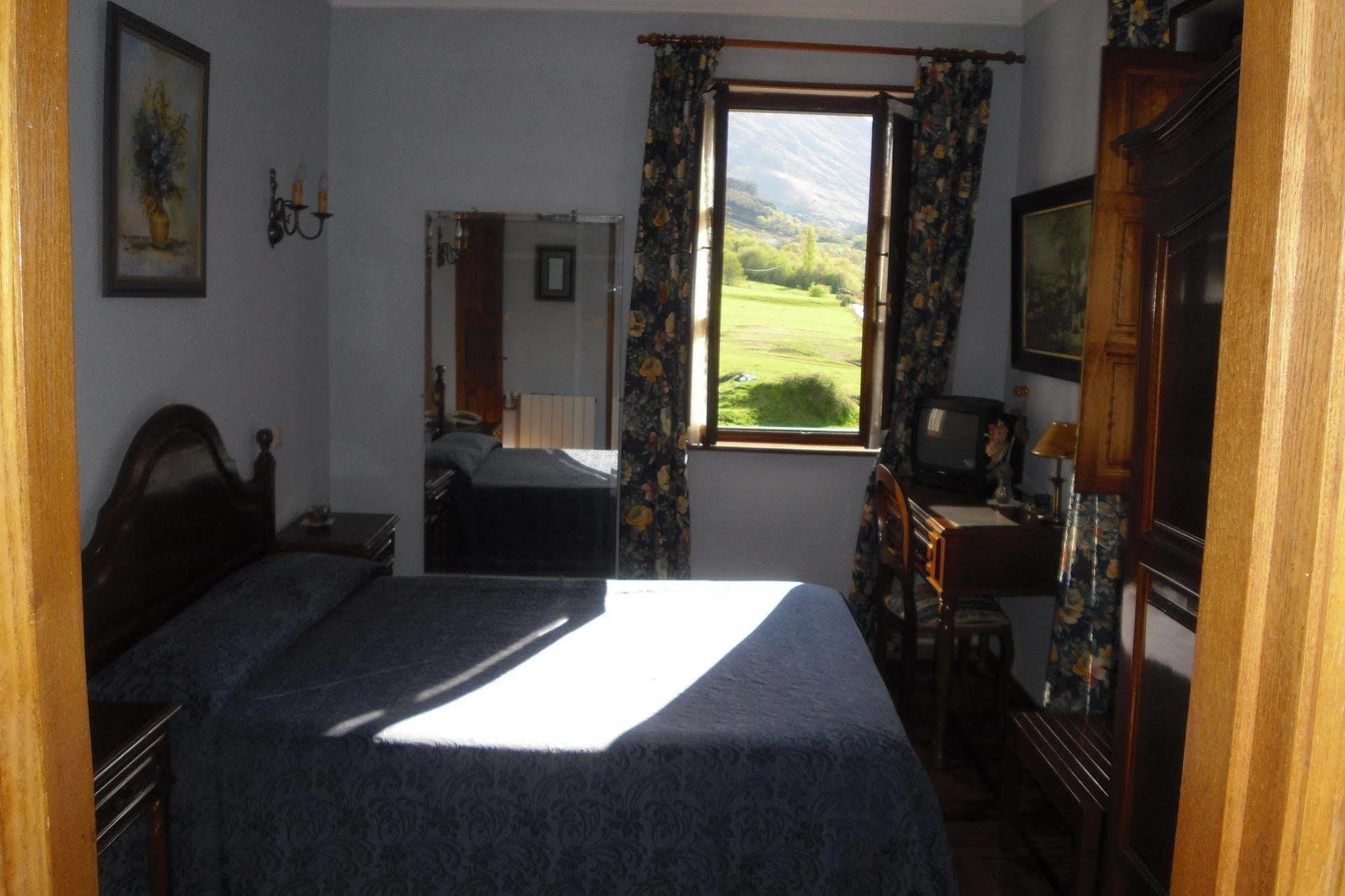 Hotel Rural Villa Elena Panes Buitenkant foto