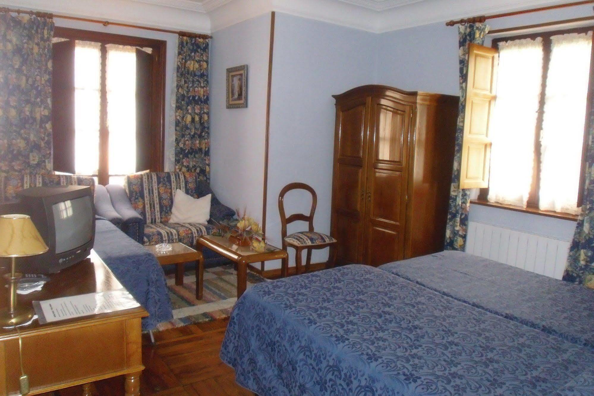 Hotel Rural Villa Elena Panes Buitenkant foto